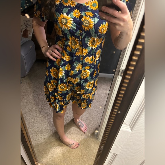 Adorable sunflower print vintage romper - Picture 2 of 8